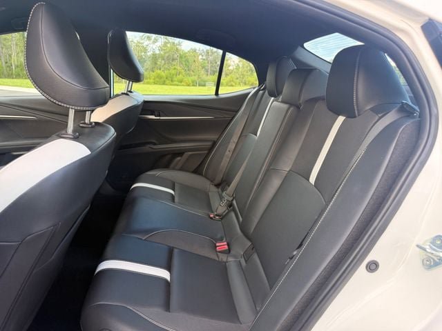 Used 2025 Toyota Camry SE FWD image 11