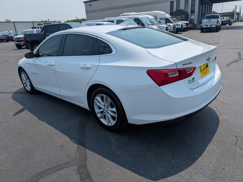 Used 2017 Chevrolet Malibu LT w/ Leather Package FWD image 6