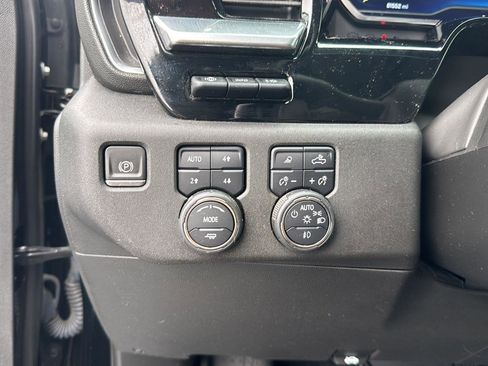 Used 2023 Chevrolet Silverado 1500 High Country w/ Technology Package image 21