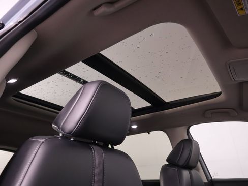 Certified 2023 Honda Pilot Touring image 18