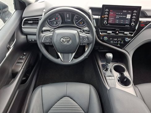 Used 2023 Toyota Camry SE FWD image 11