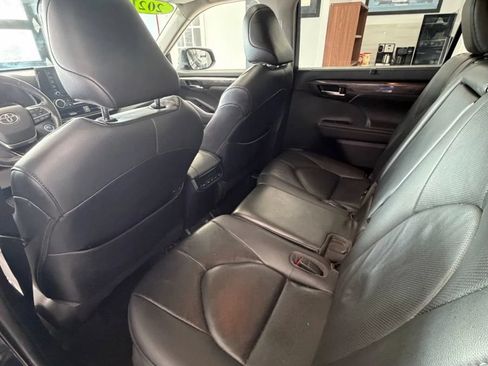 Used 2021 Toyota Highlander Limited AWD/4WD image 21