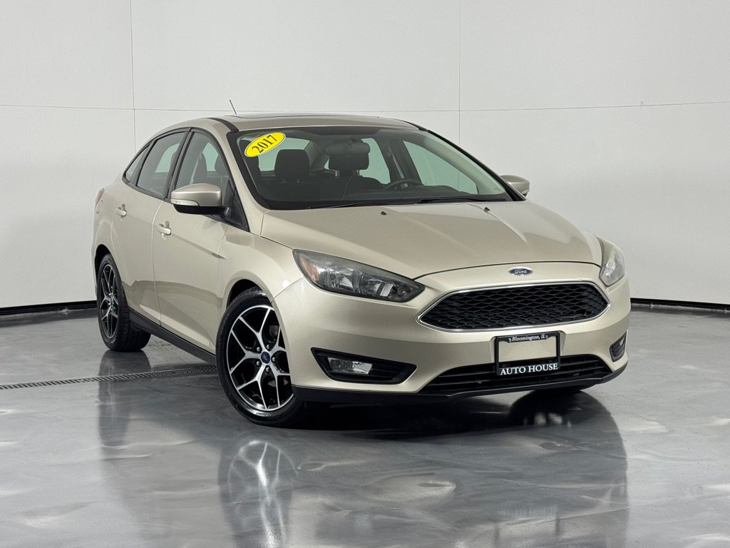 Used 2017 Ford Focus SEL w/ Cold Weather Package FWD image 2