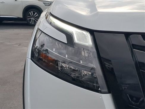 New 2025 Nissan Pathfinder Platinum w/ Black Appearance Package image 9