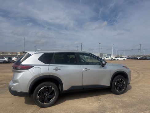 Certified 2025 Nissan Rogue SV image 24