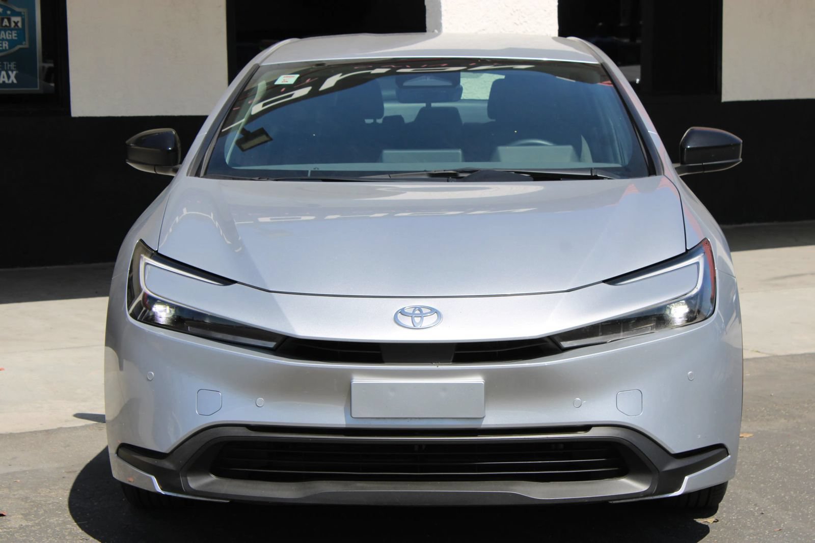 Used 2025 Toyota Prius LE FWD image 2