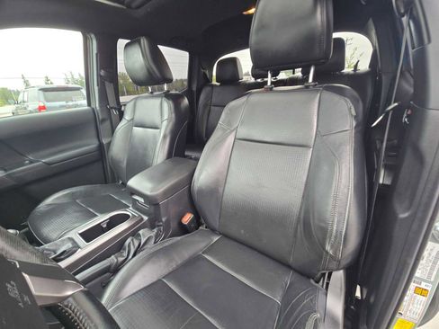 Used 2022 Toyota Tacoma TRD Sport w/ TRD Premium Sport Package AWD/4WD image 25
