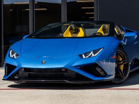 Used 2020 Lamborghini Huracan EVO image 3