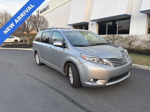 Used 2015 Toyota Sienna Limited Premium image 1
