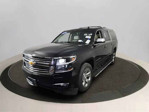 Used 2019 Chevrolet Suburban Premier AWD/4WD image 3