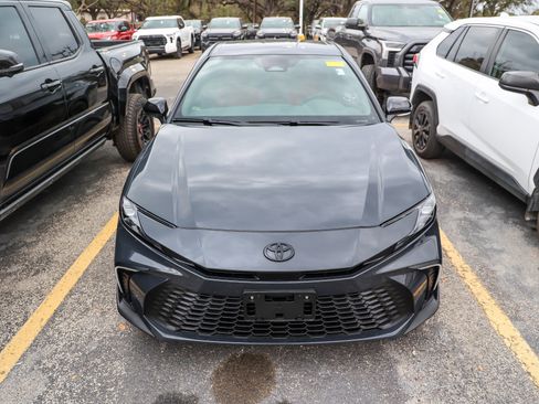 Used 2026 Toyota Camry SE w/ Convenience Package image 5