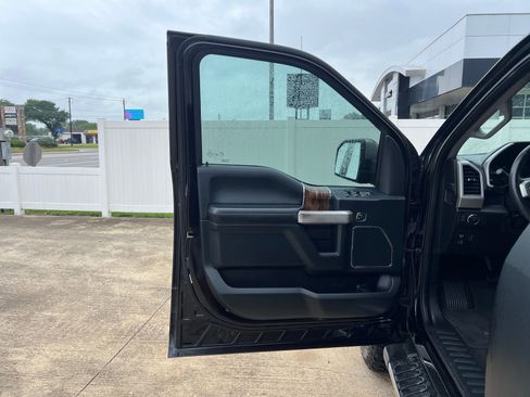 Used 2020 Ford F150 Lariat RWD image 14