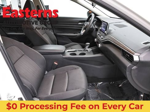 Used 2025 Nissan Altima 2.5 SV FWD image 24