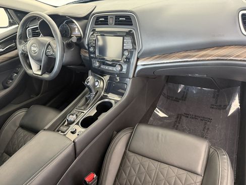 Used 2017 Nissan Maxima Platinum w/ Medallion Package FWD image 11