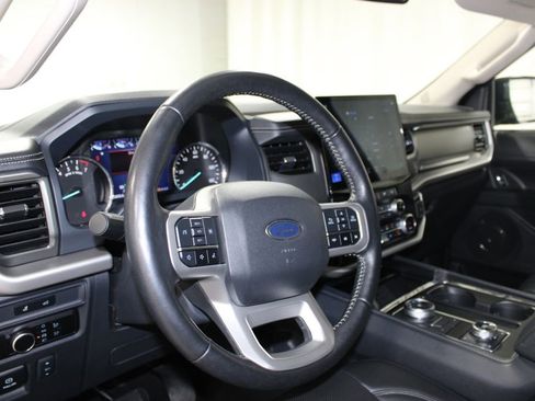Used 2024 Ford Expedition XLT image 18