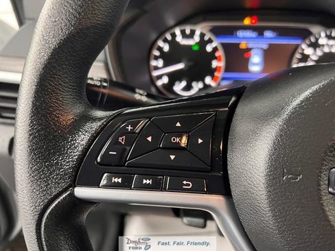 Used 2025 Nissan Altima 2.5 SV FWD image 46