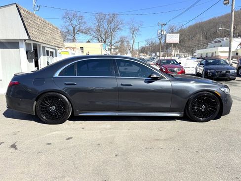 Used 2022 Mercedes-Benz S 580 4MATIC Sedan w/ AMG Line Package image 4