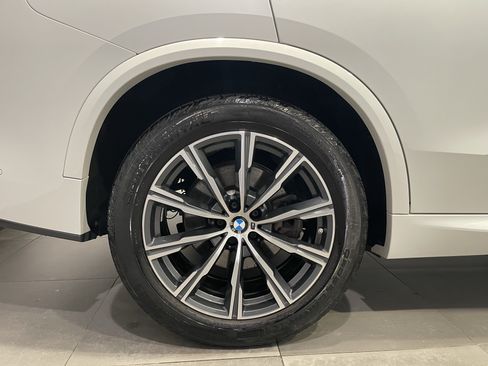 Used 2023 BMW X5 xDrive40i w/ M Sport Package AWD/4WD image 9