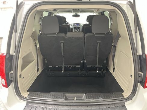 Used 2020 Dodge Grand Caravan SE w/ Rear Park Assist Package image 23