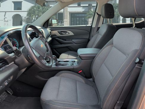Used 2020 Chevrolet Traverse LT FWD image 11