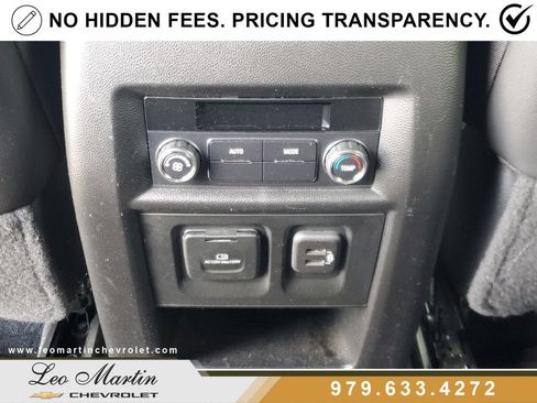 Used 2023 Chevrolet Traverse RS FWD image 14
