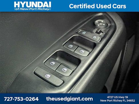 Certified 2024 Hyundai Venue SEL image 25