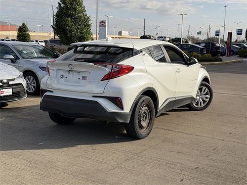 Used 2019 Toyota C-HR XLE image 5