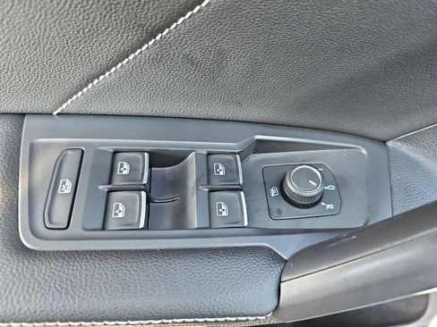 Used 2022 Volkswagen Tiguan SE R-Line image 29