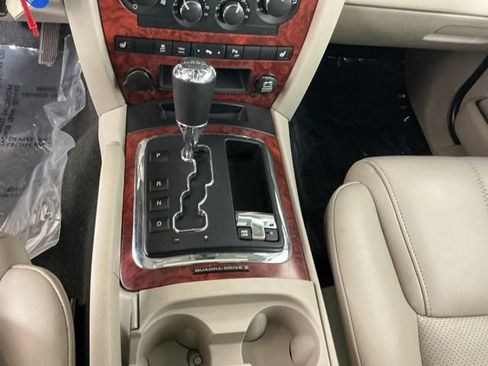 Used 2007 Jeep Commander Limited AWD/4WD image 18