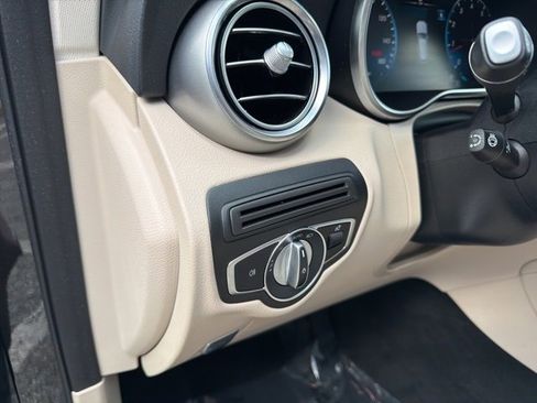 Used 2021 Mercedes-Benz GLC 300 4MATIC image 42