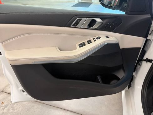 Used 2022 BMW X5 xDrive40i w/ M Sport Package AWD/4WD image 21