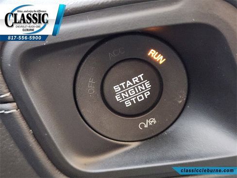 Used 2025 Jeep Wrangler Sahara image 22