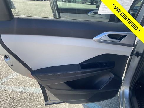 Used 2025 Volkswagen Taos SE w/ Panoramic Sunroof Package AWD/4WD image 20