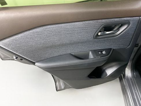 Used 2023 Nissan Rogue SV FWD image 25