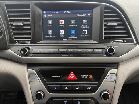 Used 2018 Hyundai Elantra SEL FWD image 25