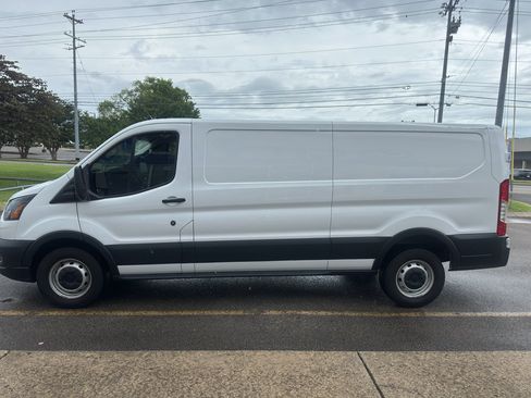 Used 2022 Ford Transit 250 Low Roof RWD image 7