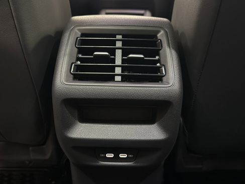 New 2026 Volkswagen Tiguan SE image 32