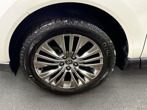 Used 2021 Toyota Venza Limited w/ Advanced Technology Package image 32