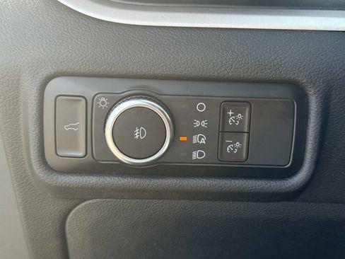 Used 2023 Ford Explorer XLT w/ Equipment Group 202A AWD/4WD image 34