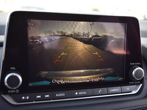 Used 2024 Nissan Rogue SV image 12