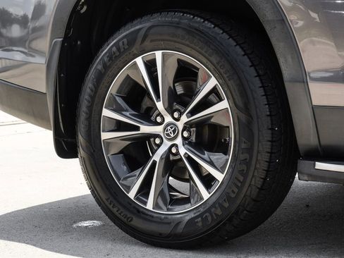 Used 2019 Toyota Highlander LE FWD image 57