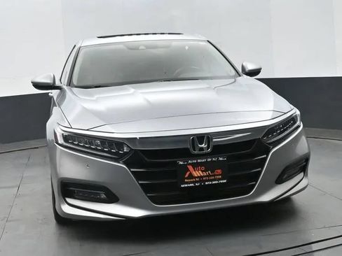 Used 2018 Honda Accord Touring image 3