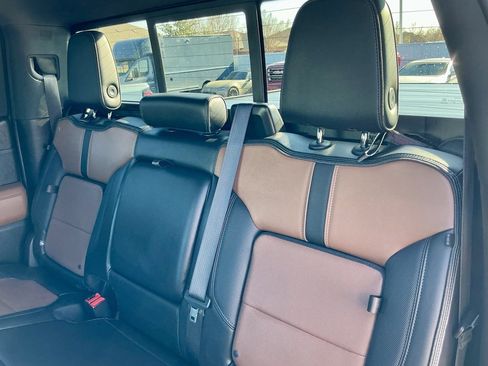 Used 2021 Chevrolet Silverado 1500 High Country w/ Technology Package image 29