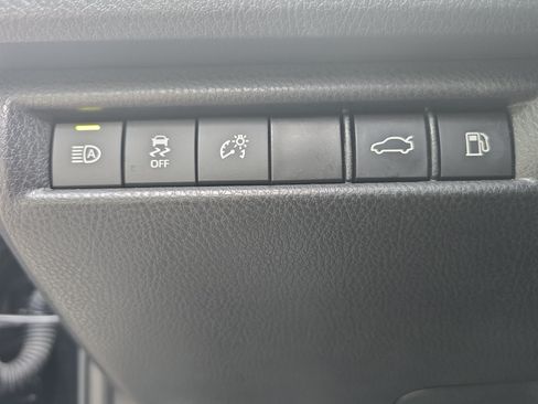 Used 2025 Toyota Camry XLE FWD image 23
