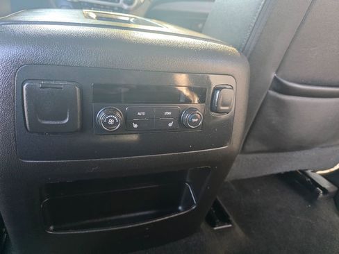 Used 2017 GMC Yukon SLT image 27