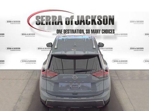 Used 2025 Nissan Rogue SL AWD/4WD image 7
