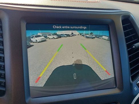 Used 2020 Jeep Cherokee Trailhawk w/ Technology Group AWD/4WD image 28