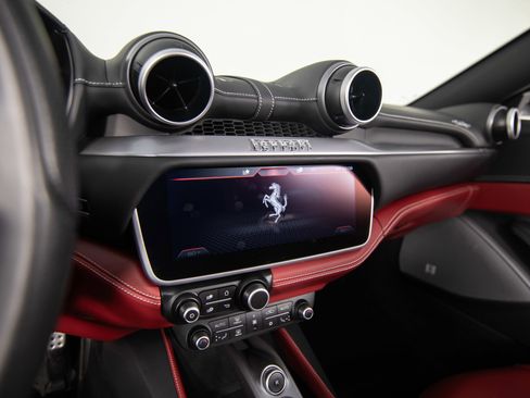 Certified 2019 Ferrari Portofino image 41