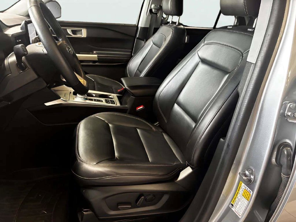 Used 2023 Ford Explorer XLT w/ Equipment Group 202A RWD image 18