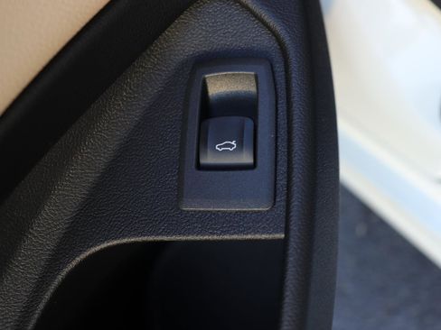 Used 2025 BMW 430i Coupe w/ Convenience Package image 23